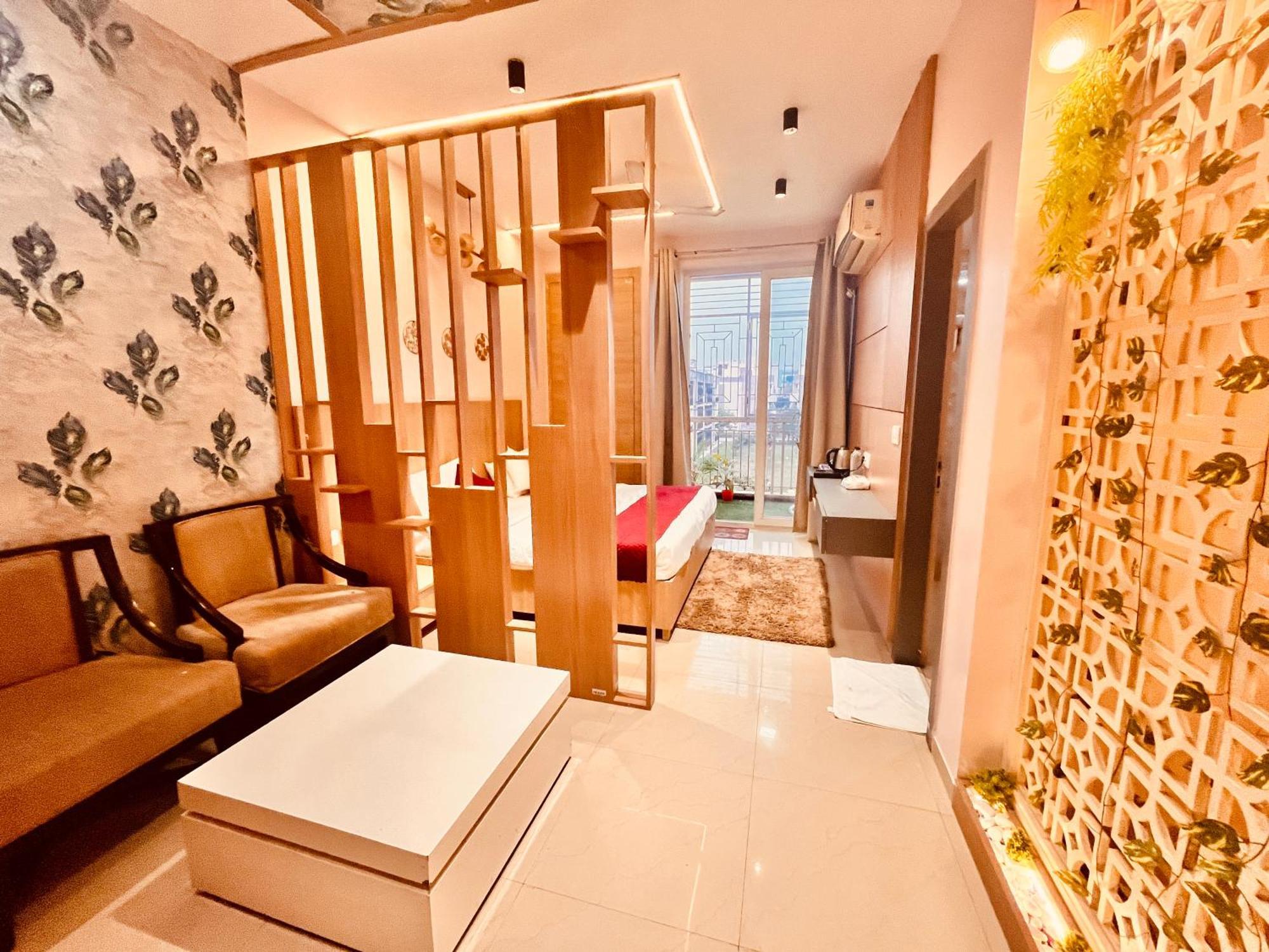 Pearl Grand Boutique Cottage In Omaxe Anandam Vrindavan - #Premium Ac Rooms With Balcony #Big Parking #Lift #Garden #Peaceful Area #Near Prem Mandir #Property Of The Year #Most Awarded エクステリア 写真