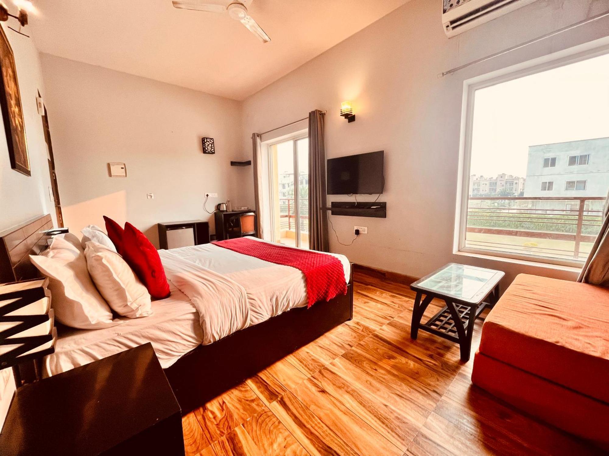 Pearl Grand Boutique Cottage In Omaxe Anandam Vrindavan - #Premium Ac Rooms With Balcony #Big Parking #Lift #Garden #Peaceful Area #Near Prem Mandir #Property Of The Year #Most Awarded エクステリア 写真