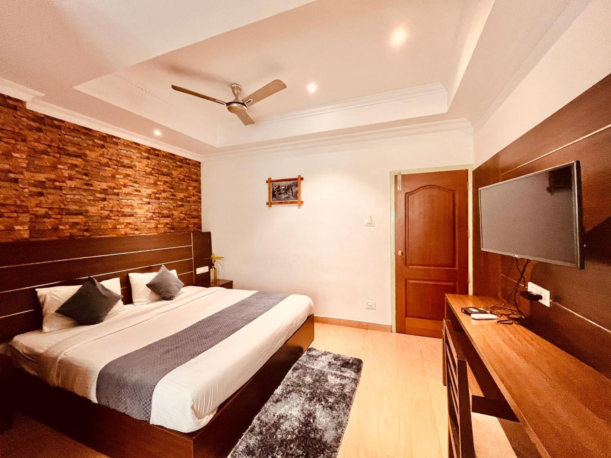 Pearl Grand Boutique Cottage In Omaxe Anandam Vrindavan - #Premium Ac Rooms With Balcony #Big Parking #Lift #Garden #Peaceful Area #Near Prem Mandir #Property Of The Year #Most Awarded エクステリア 写真