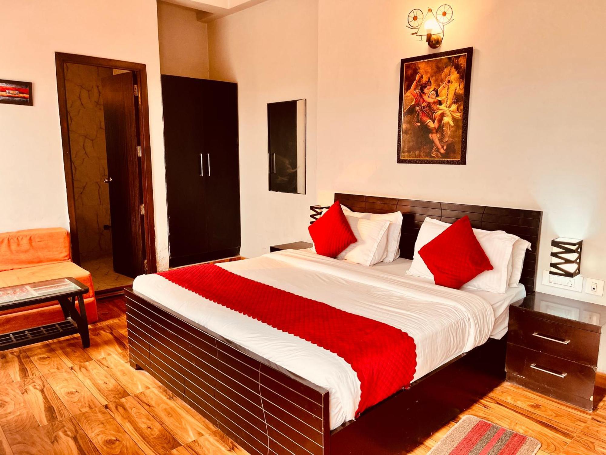 Pearl Grand Boutique Cottage In Omaxe Anandam Vrindavan - #Premium Ac Rooms With Balcony #Big Parking #Lift #Garden #Peaceful Area #Near Prem Mandir #Property Of The Year #Most Awarded エクステリア 写真