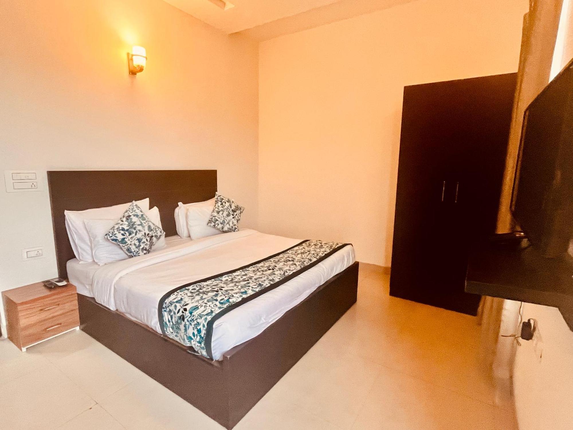 Pearl Grand Boutique Cottage In Omaxe Anandam Vrindavan - #Premium Ac Rooms With Balcony #Big Parking #Lift #Garden #Peaceful Area #Near Prem Mandir #Property Of The Year #Most Awarded エクステリア 写真