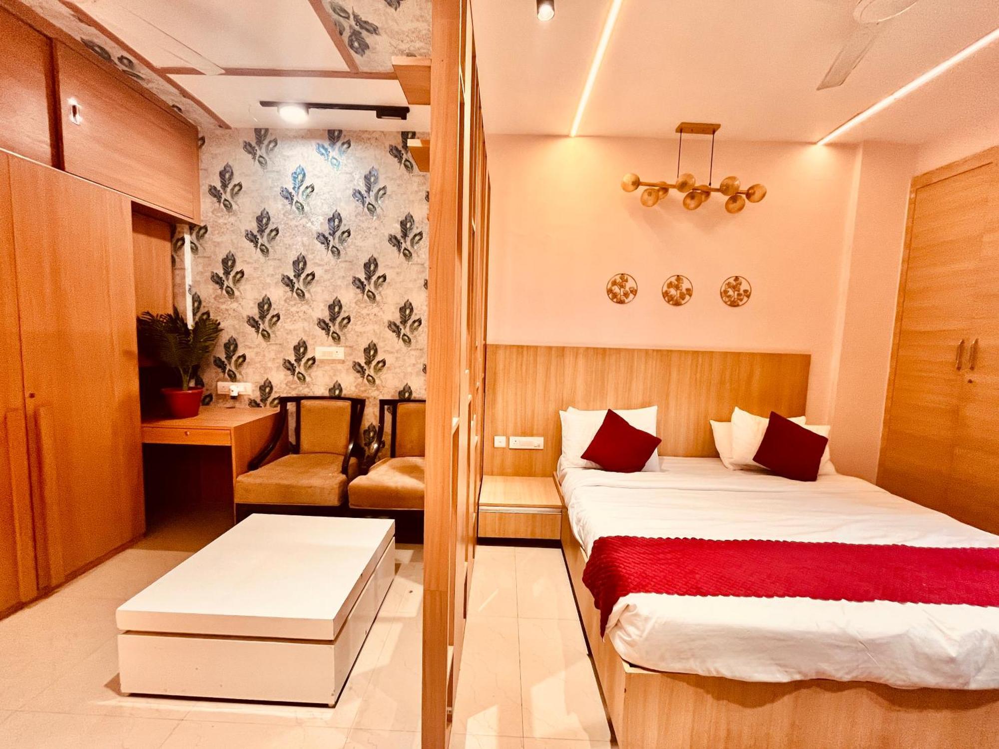 Pearl Grand Boutique Cottage In Omaxe Anandam Vrindavan - #Premium Ac Rooms With Balcony #Big Parking #Lift #Garden #Peaceful Area #Near Prem Mandir #Property Of The Year #Most Awarded エクステリア 写真