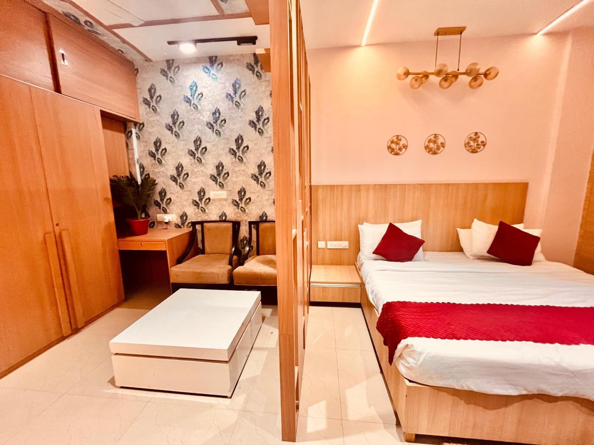 Pearl Grand Boutique Cottage In Omaxe Anandam Vrindavan - #Premium Ac Rooms With Balcony #Big Parking #Lift #Garden #Peaceful Area #Near Prem Mandir #Property Of The Year #Most Awarded エクステリア 写真