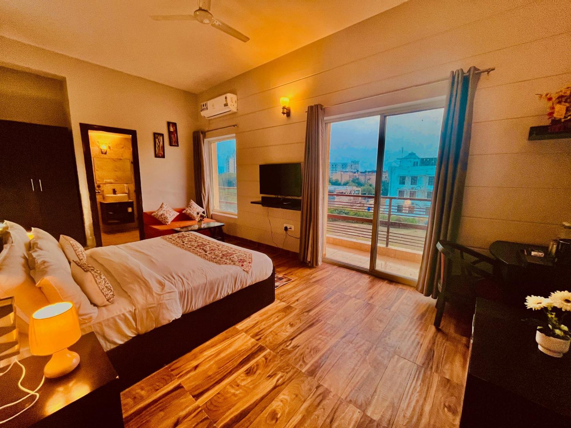 Pearl Grand Boutique Cottage In Omaxe Anandam Vrindavan - #Premium Ac Rooms With Balcony #Big Parking #Lift #Garden #Peaceful Area #Near Prem Mandir #Property Of The Year #Most Awarded エクステリア 写真