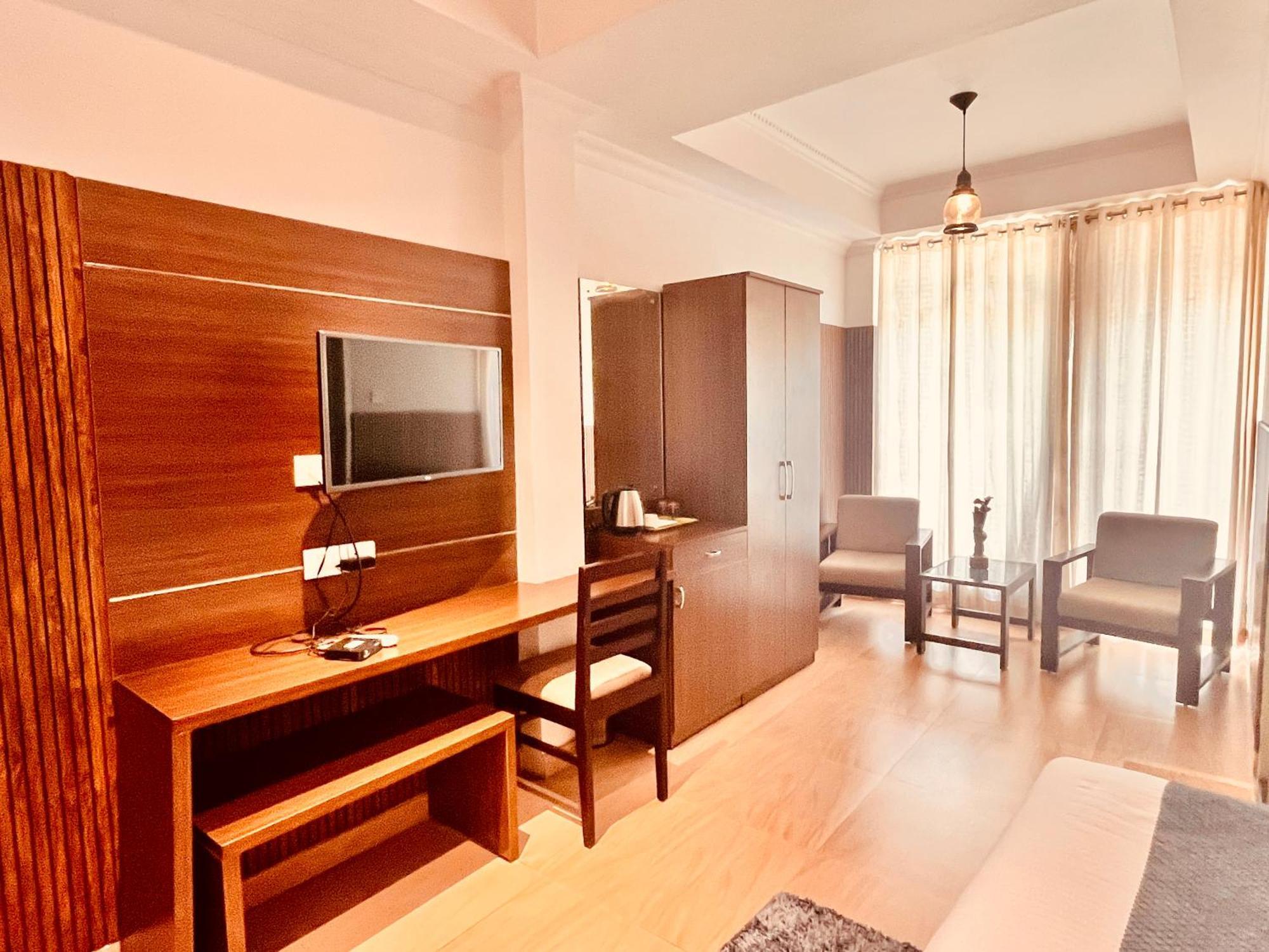 Pearl Grand Boutique Cottage In Omaxe Anandam Vrindavan - #Premium Ac Rooms With Balcony #Big Parking #Lift #Garden #Peaceful Area #Near Prem Mandir #Property Of The Year #Most Awarded エクステリア 写真